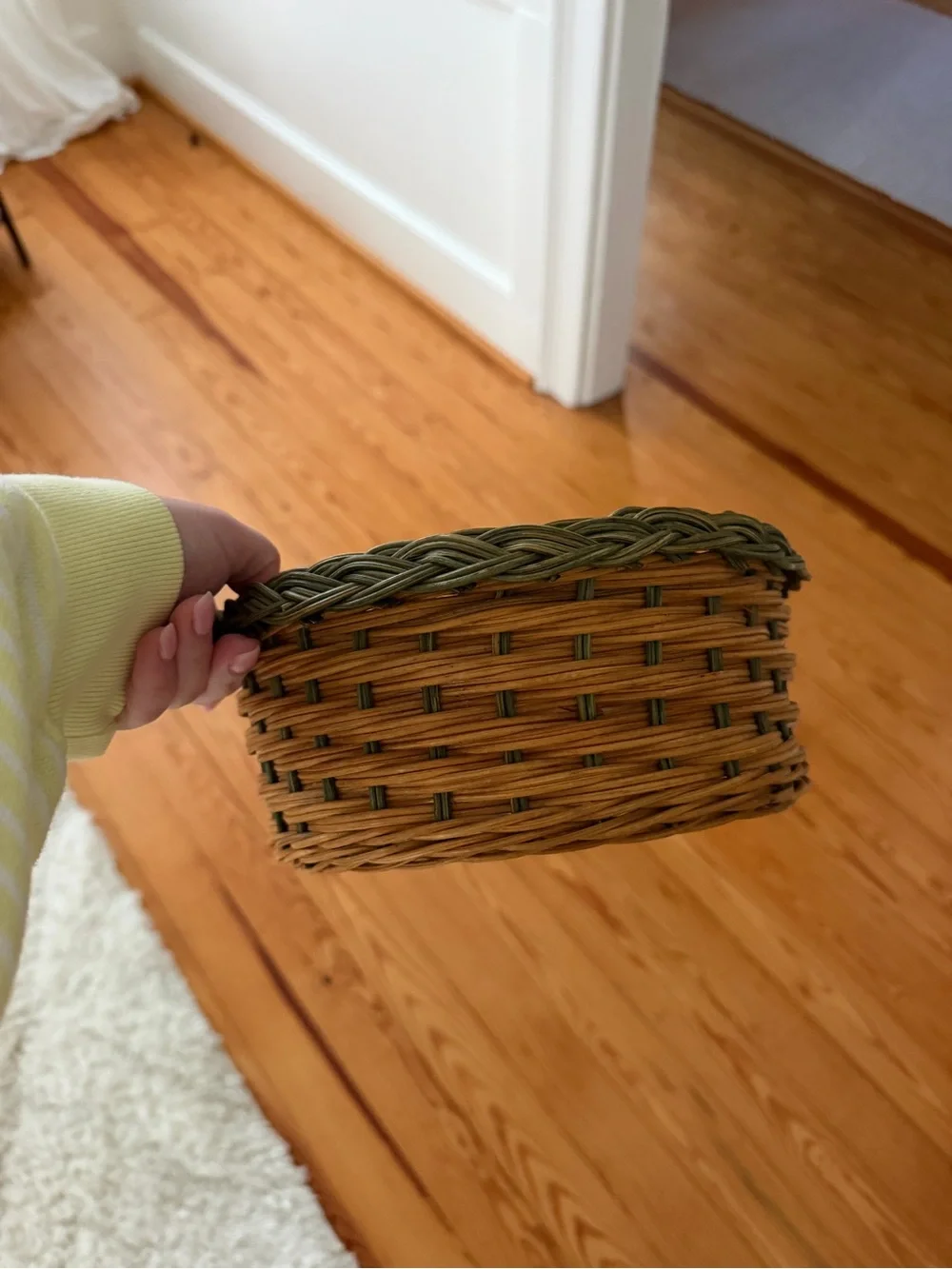 Target handwoven round
